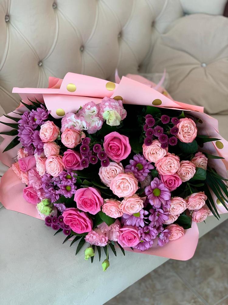 Букет цветов из: Хризантемы, Розы и Лизиантусы в Рогачево