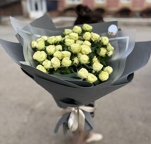 Букет Белые кустовые розы Солинеро в Рогачево
