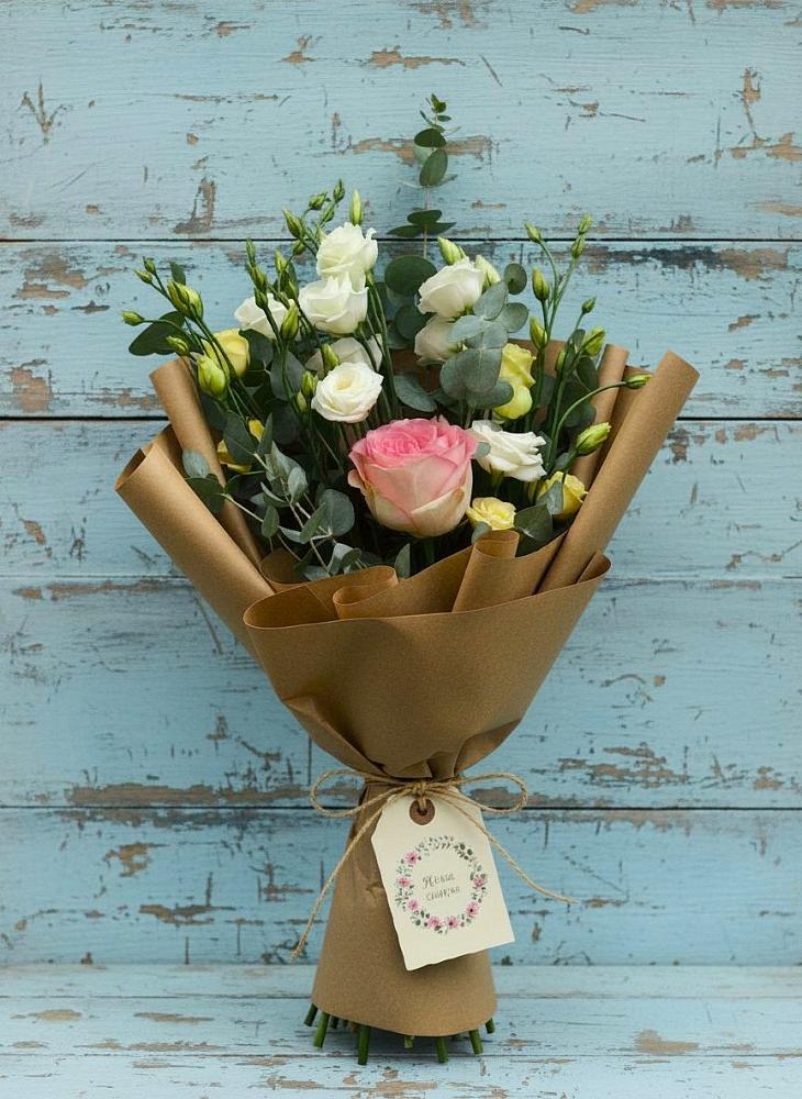 Букет цветов из: Розы и Лизиантусы в Рогачево