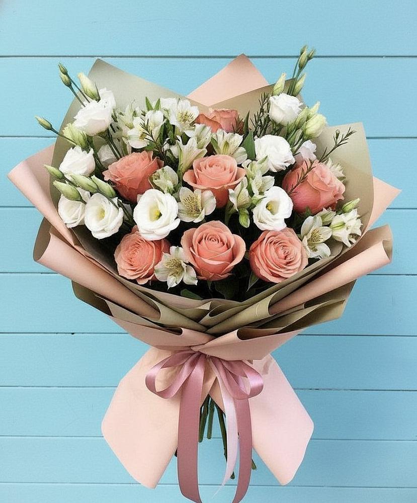Букет цветов из: Розы, Альстромерии и Лизиантусы в Рогачево