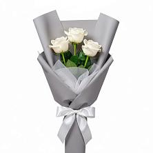 Букет 3 белые розы в Рогачево