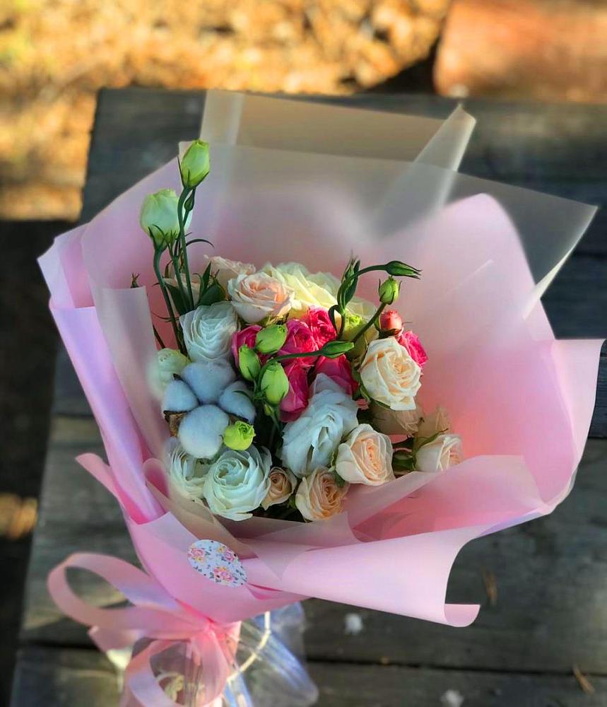 Букет цветов из: Розы и Лизиантусы в Рогачево