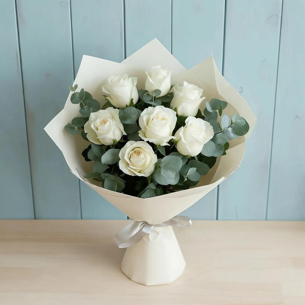 Букет Белые розы в Эвкалипте в Рогачево