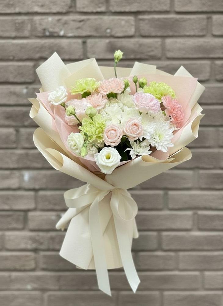 Букет цветов из: Гвоздики, Розы, Лизиантусы и Хризантемы в Рогачево