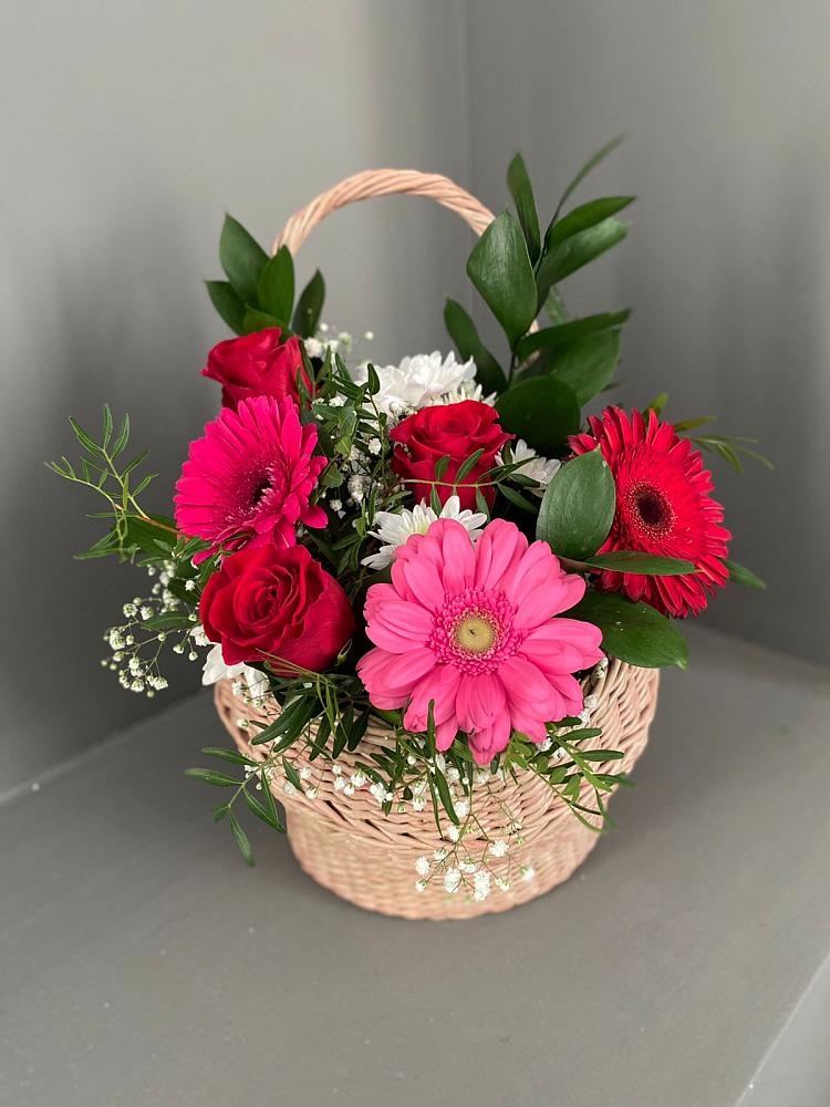 Цветочная композиция из Розы, Хризантемы и Герберы в корзине в Рогачево
