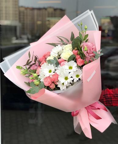 Букет цветов из: Розы, Лизиантусы и Хризантемы в Рогачево