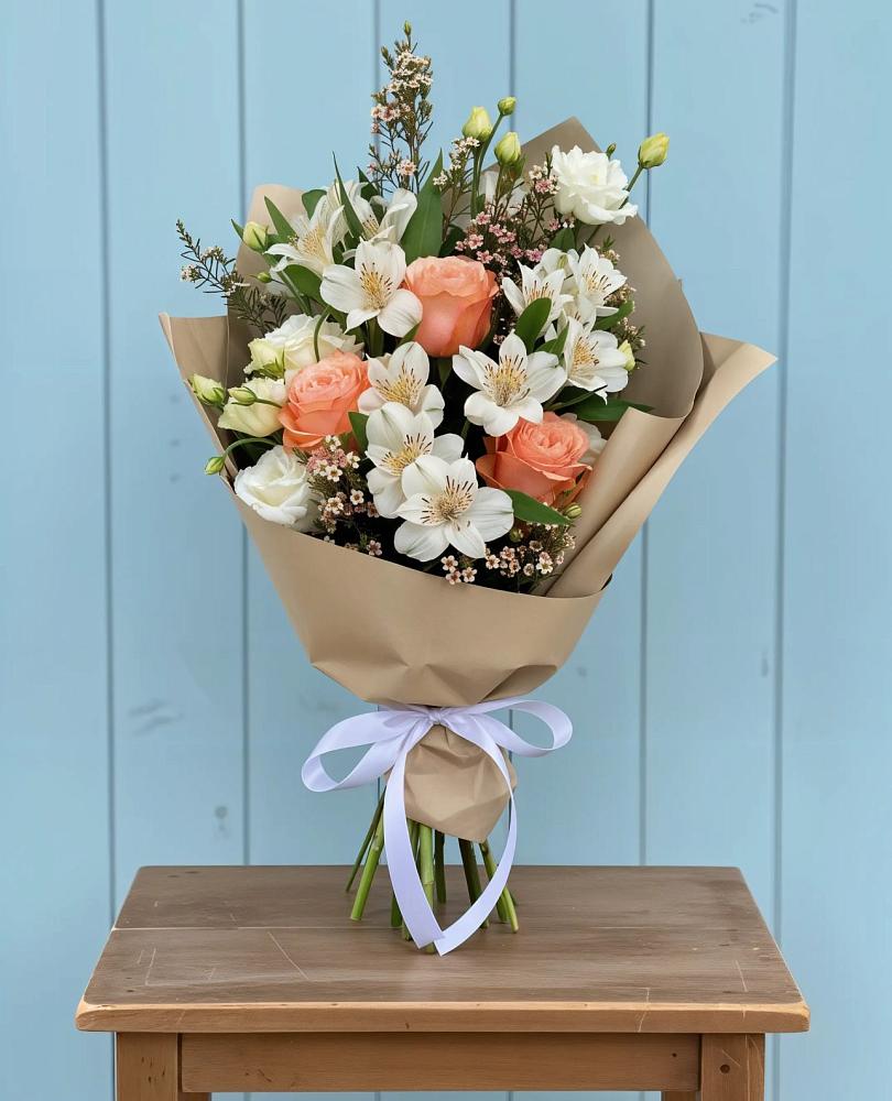 Букет цветов из: Альстромерии, Лизиантусы, Розы и Хризантемы в Рогачево